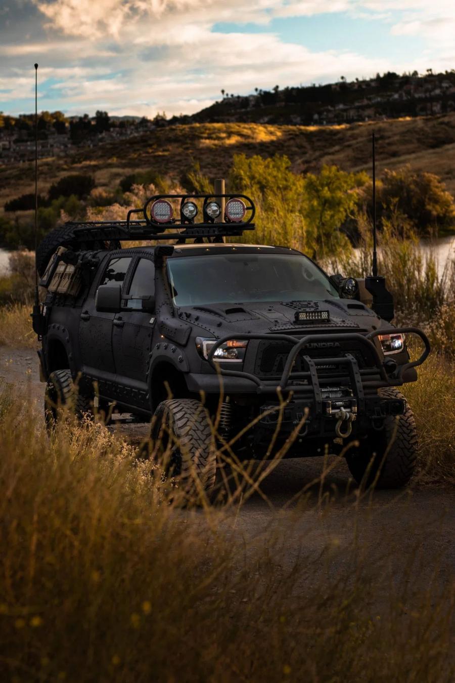  Toyota Tundra CrewMax 4x4 Zombie Apocalypse 2013 года  (фото 6 из 461)